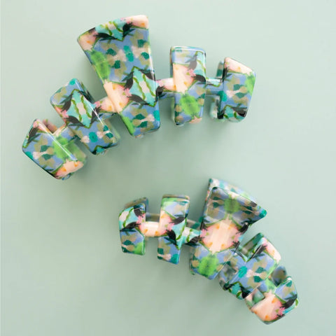 Classic Island House Medium Claw Clip